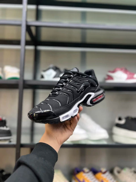 NIKE AIR MAX PLUS TN - PTO BCO VERMELHO