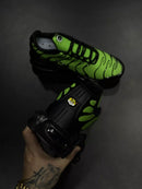 NIKE AIR MAX PLUS TN MUDA DE COR - PTO VERDE
