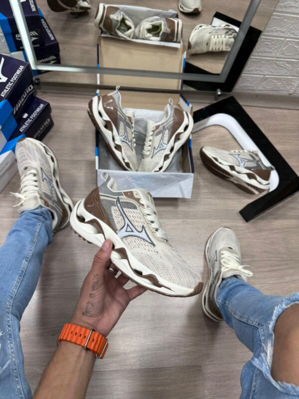 MIZUNO WAVE STRATOS 3 - BEGE