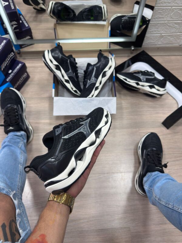 MIZUNO WAVE STRATOS 3 - PRETO