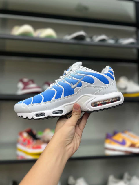 NIKE AIR MAX PLUS TN - SHARK
