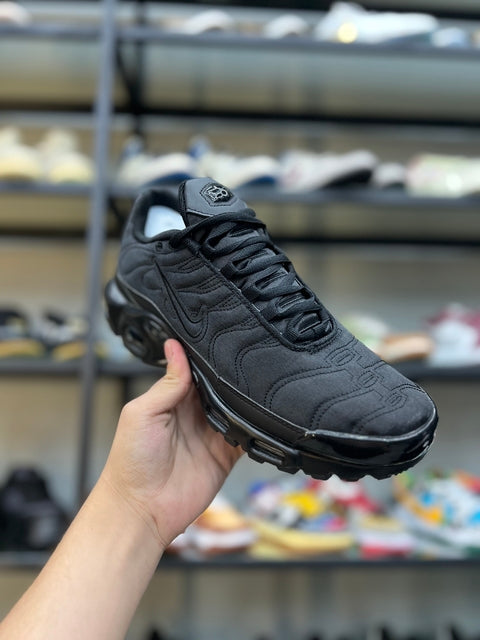 NIKE AIR MAX PLUS TN - ALL BLACK 2