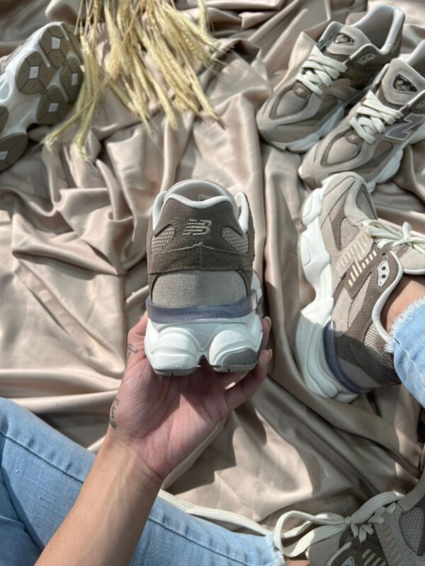 NEW BALANCE 9060 Prem. - BEGE ESCURO