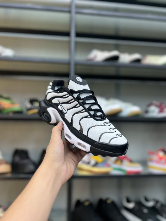 NIKE AIR MAX PLUS TN - "OREO"