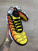 NIKE AIR MAX PLUS TN - LARANJA FOGO