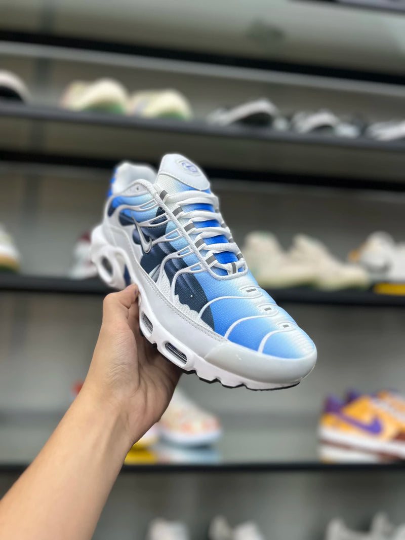 NIKE AIR MAX PLUS TN - SHARK