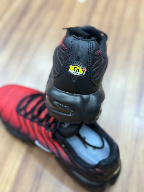 NIKE AIR MAX PLUS TN - DEADPOOL