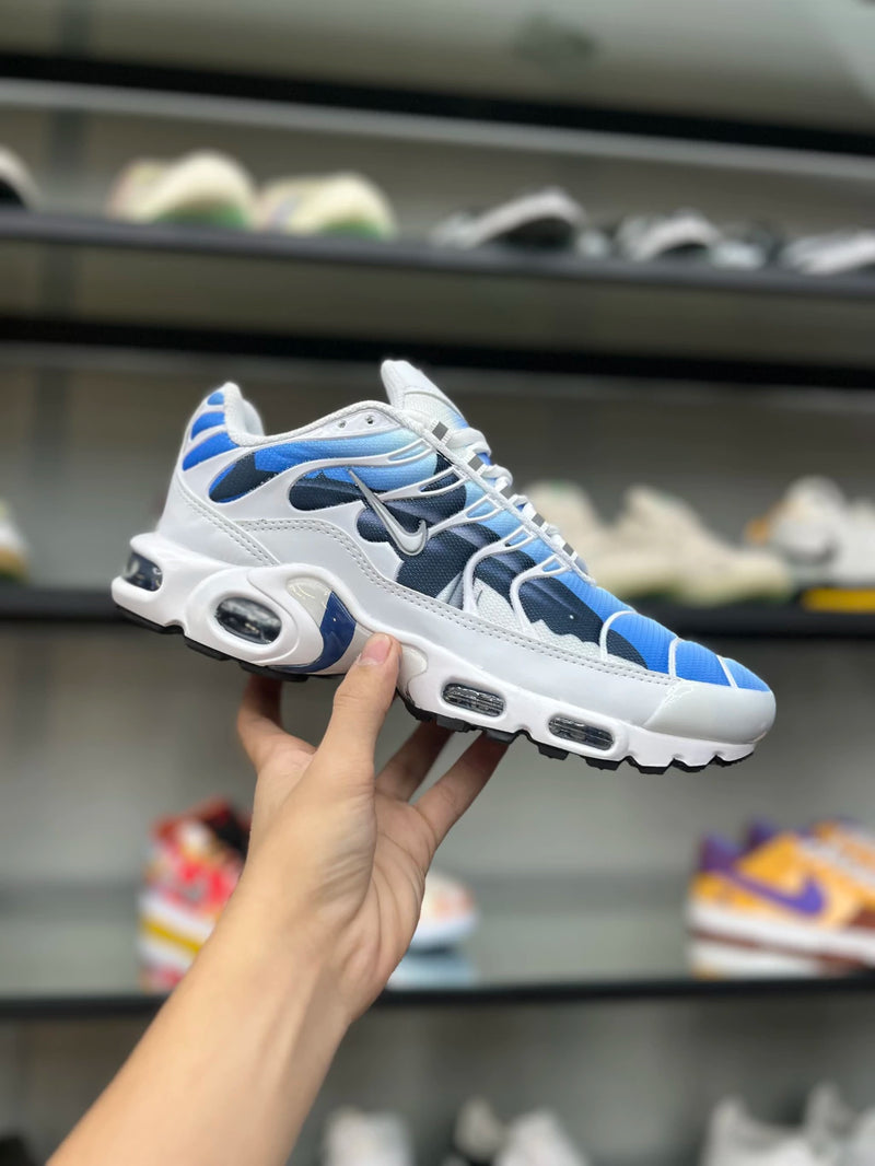 NIKE AIR MAX PLUS TN - SHARK