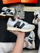 New Balance 327 Branco e Preto Feminino Atacado