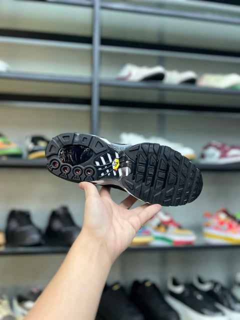 NIKE AIR MAX PLUS TN - "OREO"
