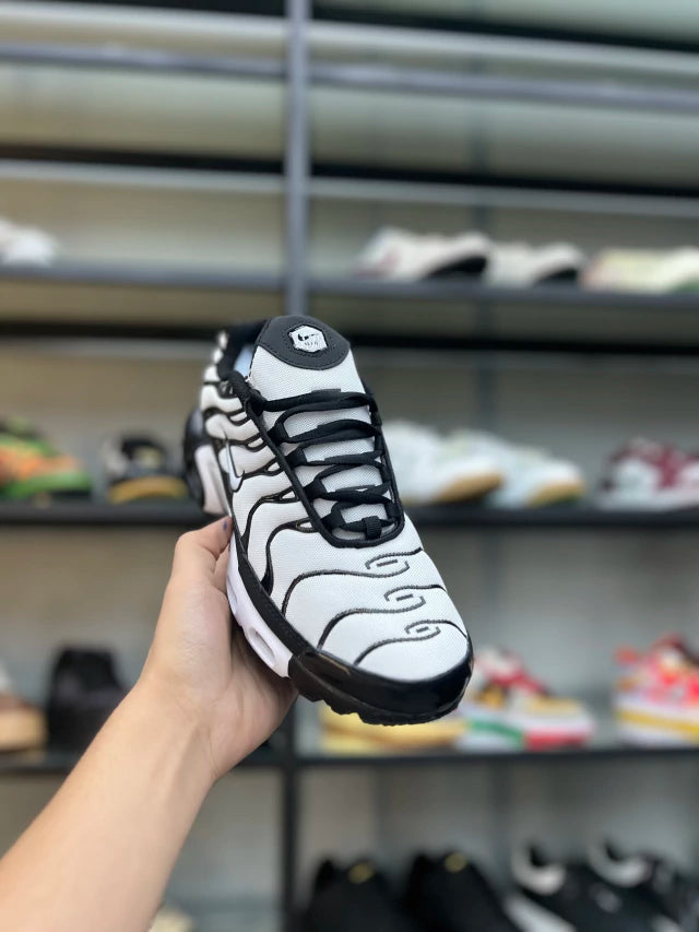 NIKE AIR MAX PLUS TN - "OREO"