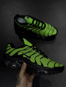 NIKE AIR MAX PLUS TN MUDA DE COR - PTO VERDE