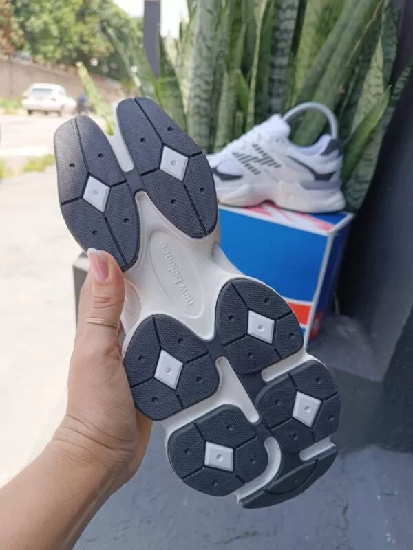 NEW BALANCE 9060 Prem. - BRANCO PRETO