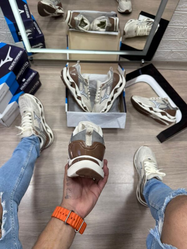 MIZUNO WAVE STRATOS 3 - BEGE