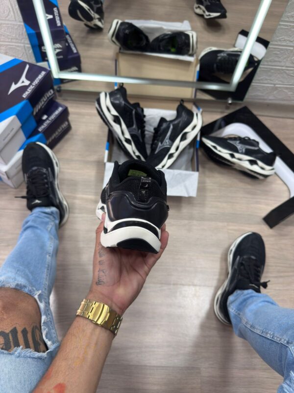 MIZUNO WAVE STRATOS 3 - PRETO