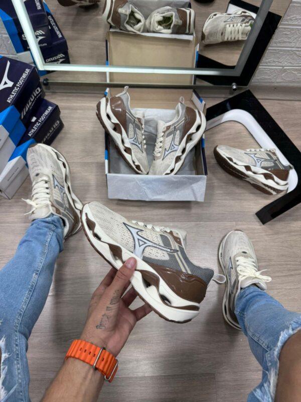 MIZUNO WAVE STRATOS 3 - BEGE