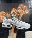NIKE AIR MAX PLUS TN - BCO VERDE MILITAR