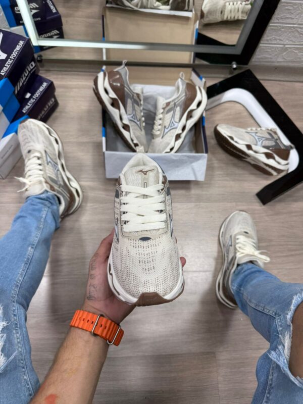 MIZUNO WAVE STRATOS 3 - BEGE