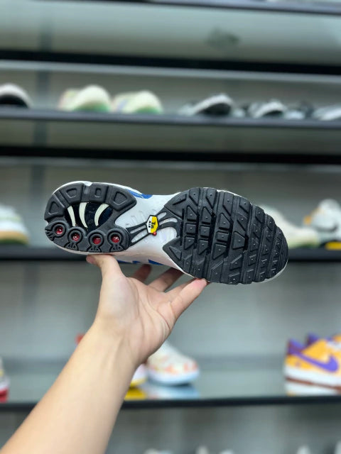 NIKE AIR MAX PLUS TN - SHARK