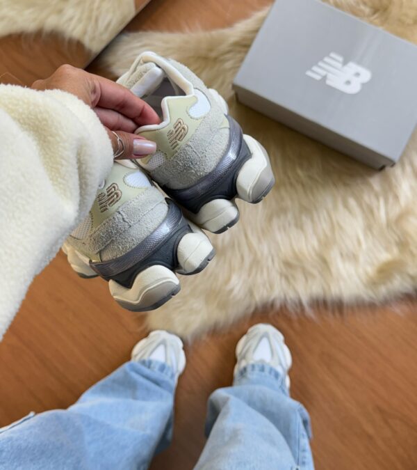 NEW BALANCE 9060 Prem. - OFF CINZA