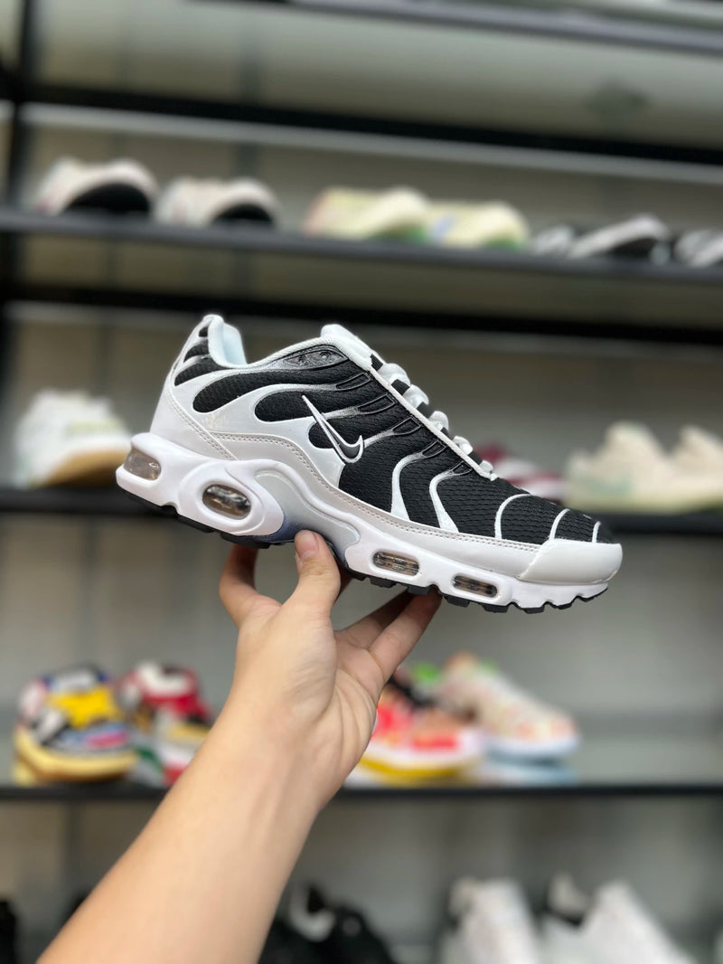 AIR MAX PLUS TN - BRANCO PRETO