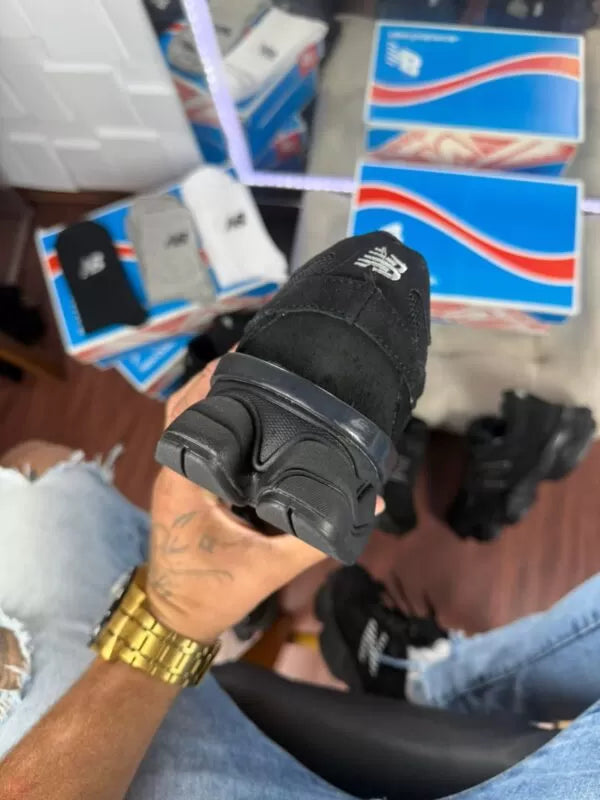 NEW BALANCE 9060 Prem. - ALL BLACK