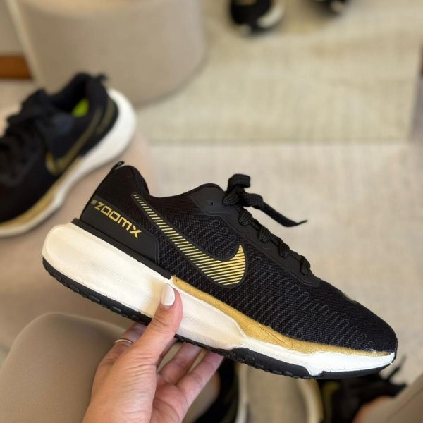 NIKE ZOOM INVENCIVEL - PRETO DOURADO
