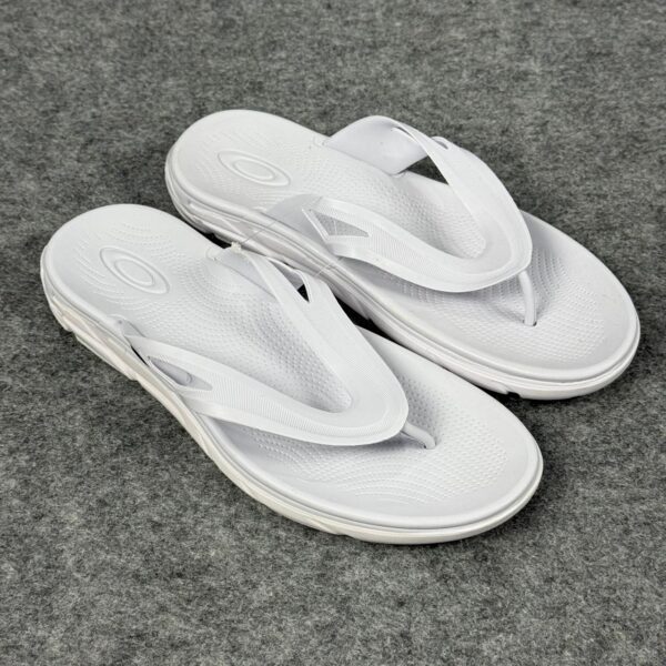 Chinelo Oakley - Branca